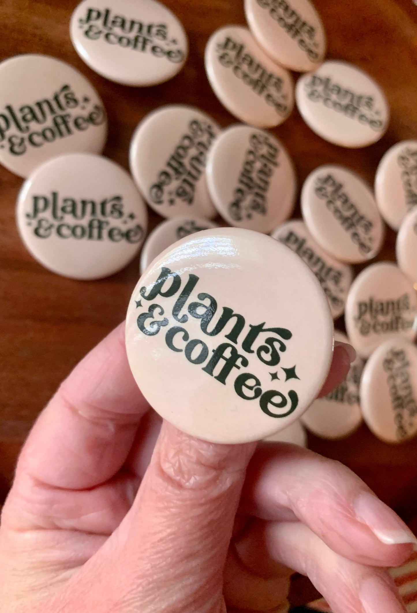 Plants & Coffee button • cream