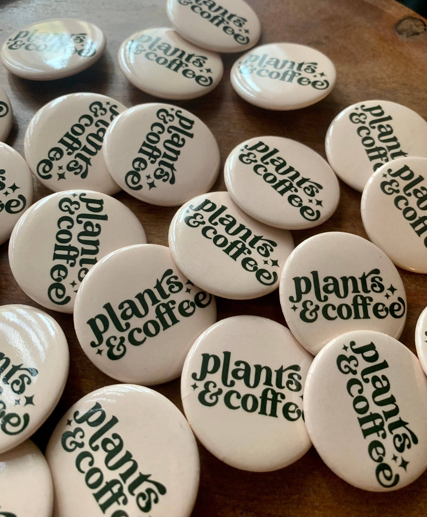 Plants & Coffee button • cream